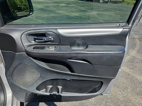 Used 2019 Dodge Grand Caravan GT FWD image 13