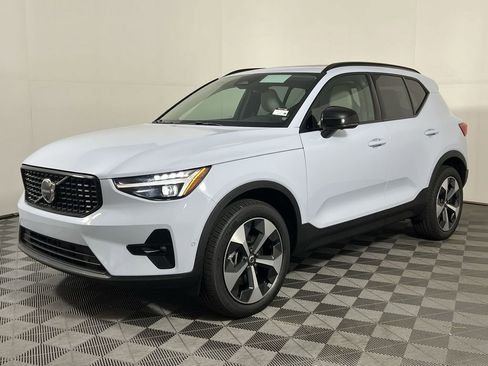 New 2026 Volvo XC40 B5 Plus w/ Protection Package Premier image 4