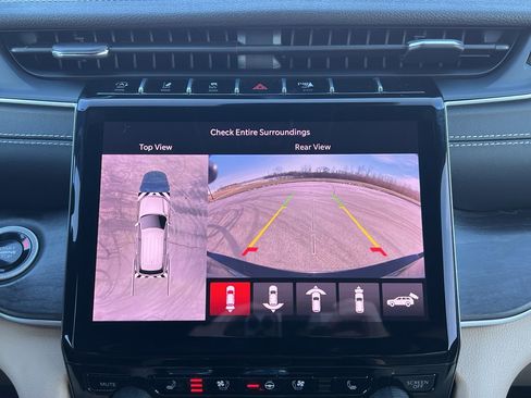 Used 2024 Jeep Grand Cherokee L Limited w/ Luxury Tech Group II image 27