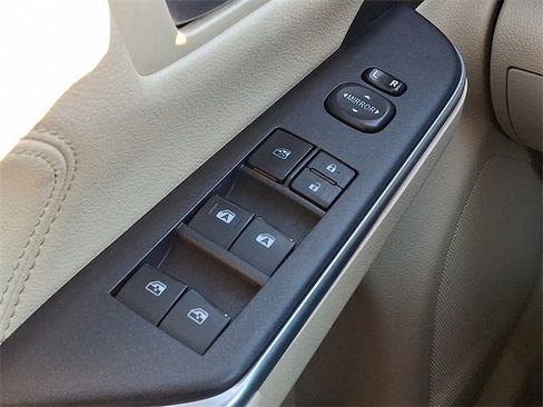 Used 2015 Toyota Camry XLE image 25