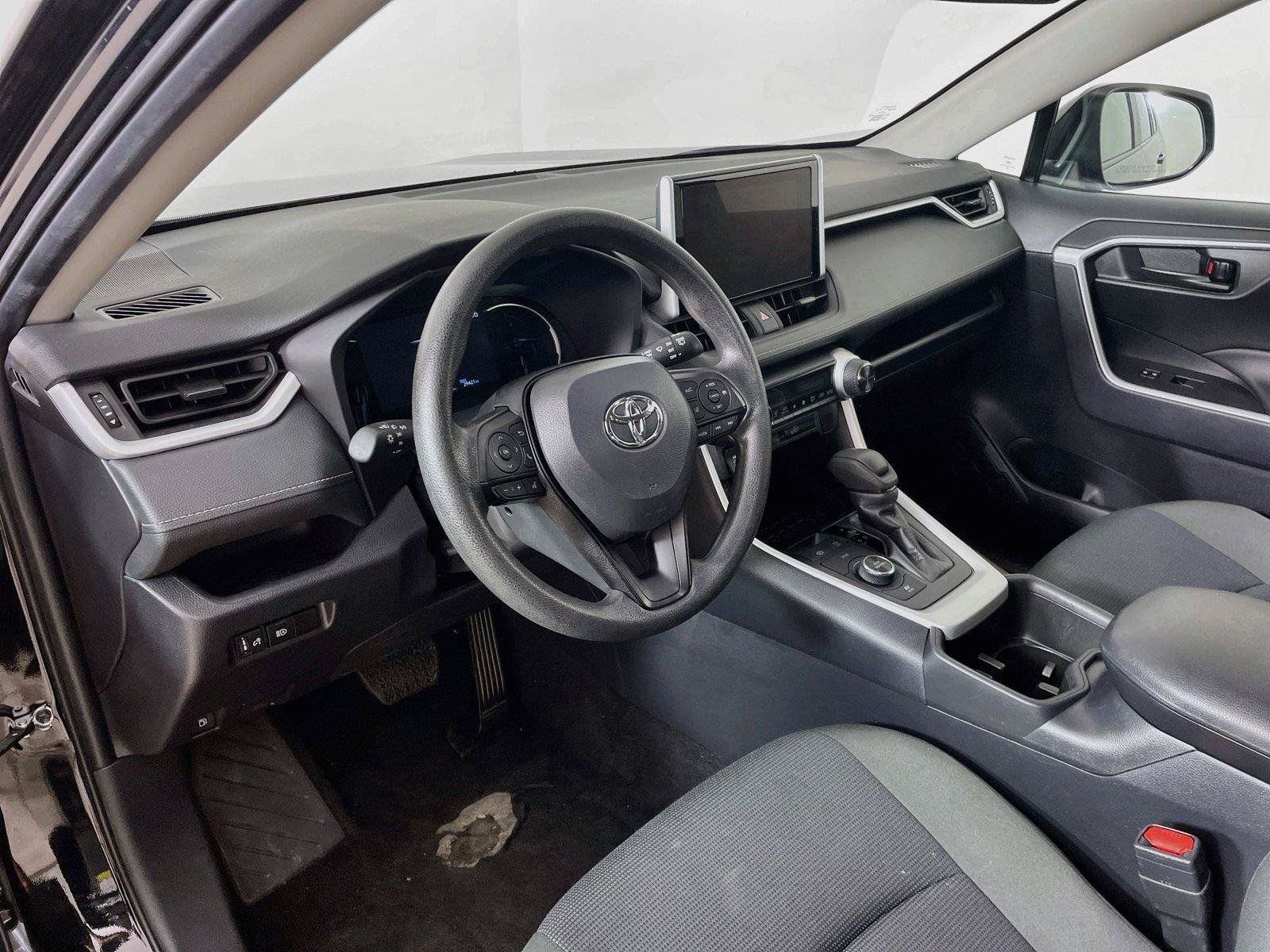 Used 2025 Toyota RAV4 LE AWD/4WD image 21