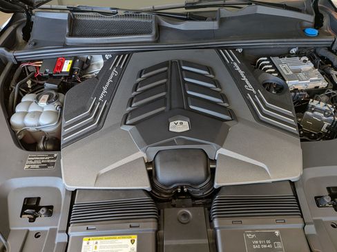 Used 2022 Lamborghini Urus AWD/4WD image 26