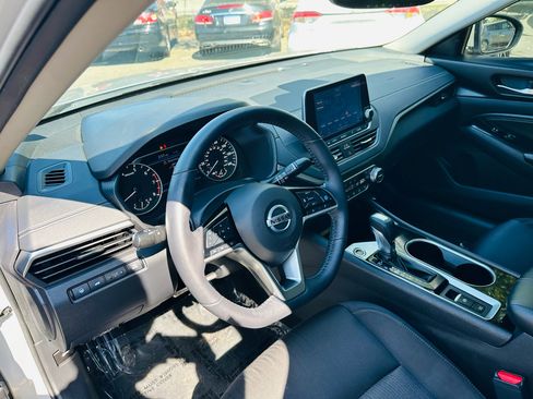 Used 2020 Nissan Altima 2.5 SV image 11