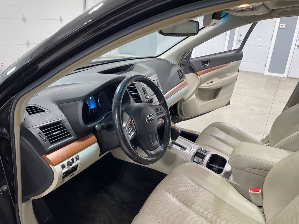 Used 2013 Subaru Outback 2.5i Limited w/ Moonroof Pkg AWD/4WD image 9