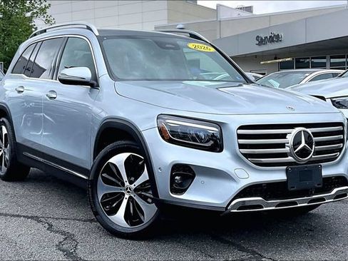 Used 2026 Mercedes-Benz GLB 250 4MATIC image 1