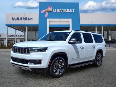 Used 2024 Jeep Wagoneer L Series II w/ Flexible Seating Group RWD image 1