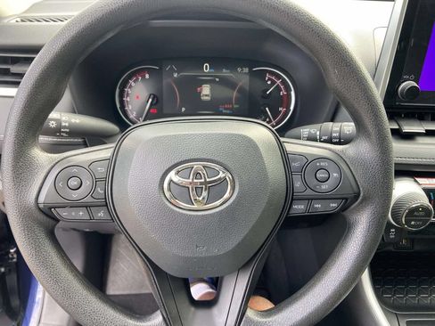 Used 2025 Toyota RAV4 XLE w/ Convenience Package FWD image 35