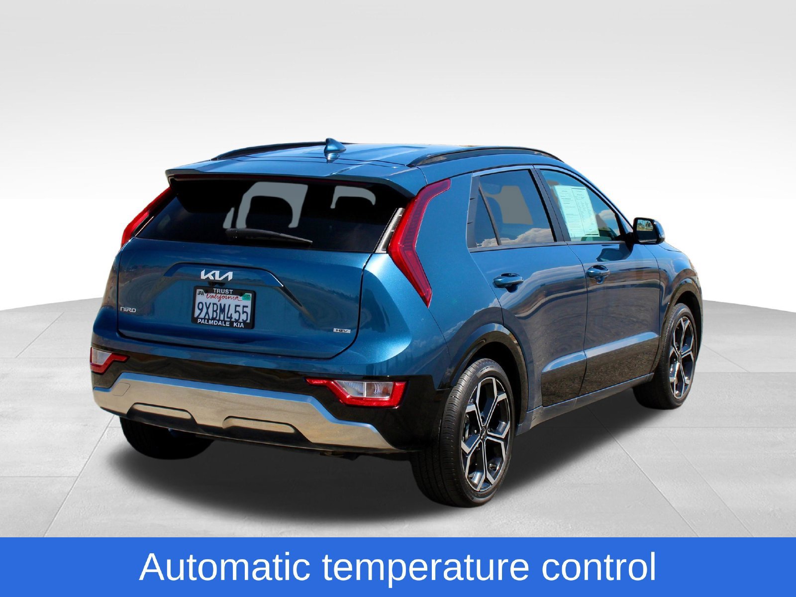 Used 2025 Kia Niro EX Touring FWD image 6