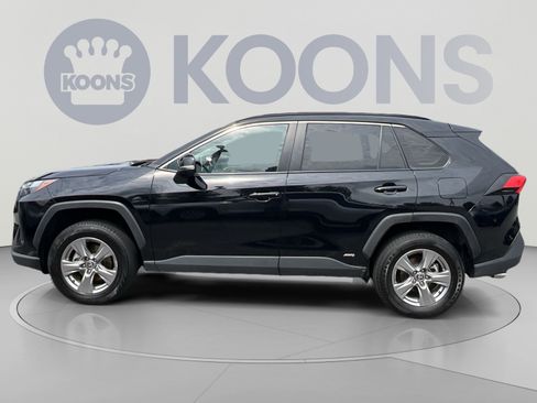 Used 2025 Toyota RAV4 XLE AWD/4WD image 2