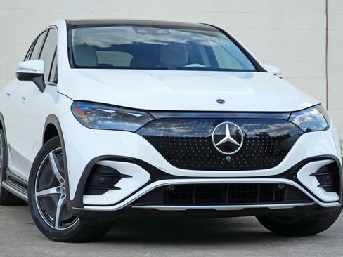Used 2023 Mercedes-Benz EQE 500 4MATIC SUV w/ Exclusive Trim Package image 4