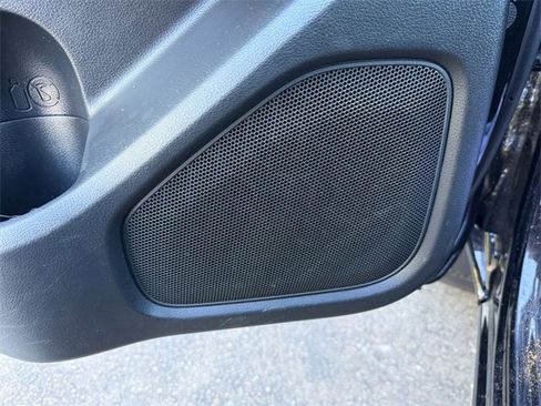 Used 2022 Nissan Frontier SV image 12