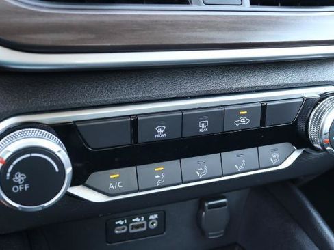 Used 2025 Nissan Altima 2.5 SV FWD image 13