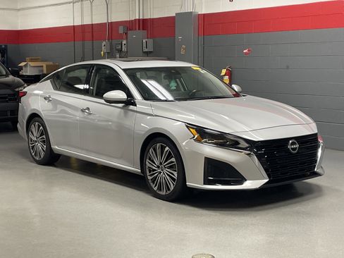 Used 2023 Nissan Altima 2.5 SL image 2