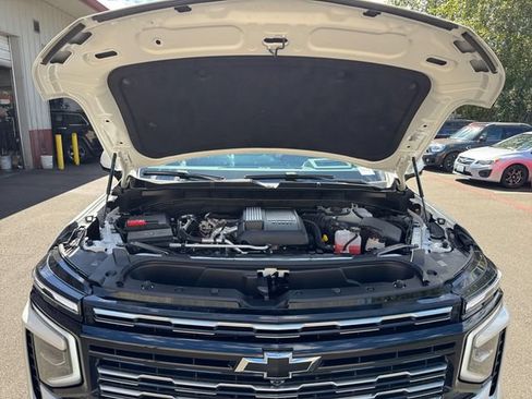 Used 2025 Chevrolet Tahoe High Country AWD/4WD image 24