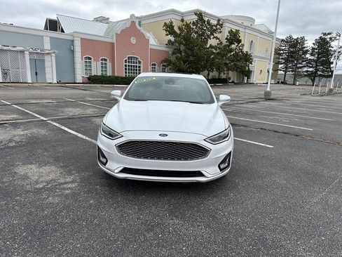Used 2019 Ford Fusion Titanium image 3