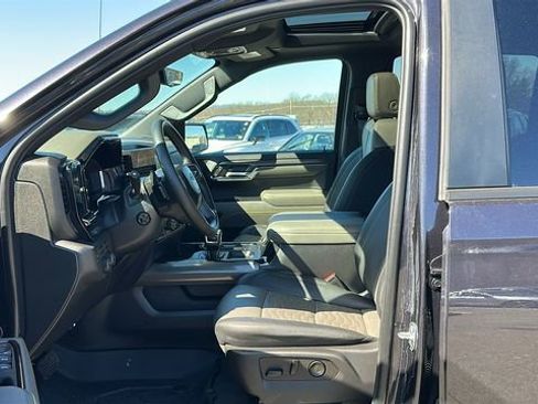Used 2024 Chevrolet Silverado 1500 ZR2 w/ Technology Package AWD/4WD image 9