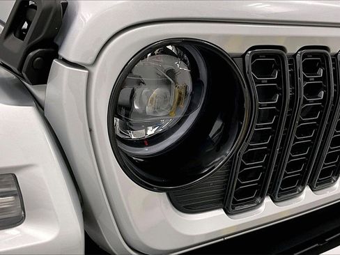 Used 2024 Jeep Wrangler High Altitude image 30