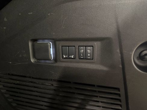 Used 2024 Chevrolet Tahoe Premier RWD image 8