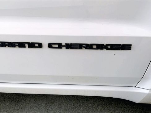 Used 2019 Jeep Grand Cherokee Altitude RWD image 7