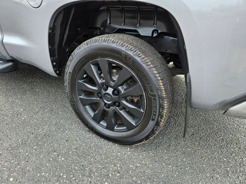 Used 2014 Toyota Tundra Limited w/ Limited Premium Package AWD/4WD image 8