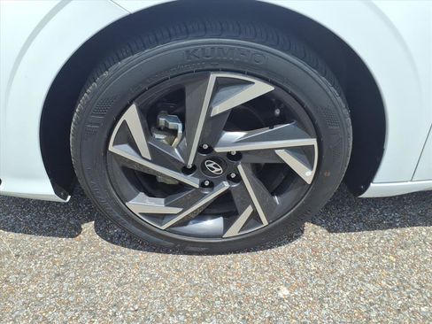 Used 2025 Hyundai Elantra Sport FWD image 9