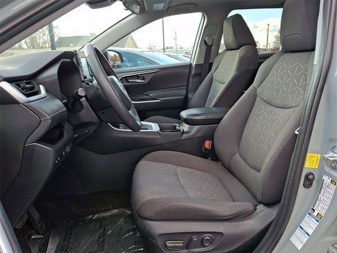 Used 2021 Toyota RAV4 XLE w/ Convenience Package image 13