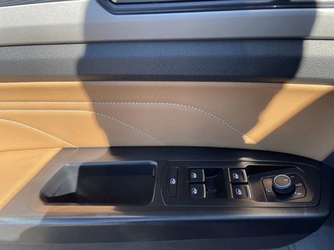 Used 2021 Volkswagen Atlas Cross Sport SEL Premium image 12