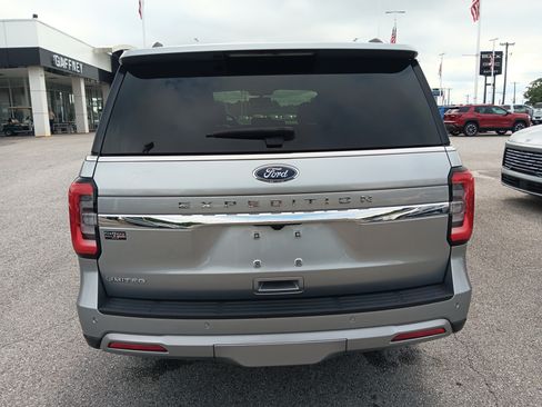Used 2024 Ford Expedition Limited AWD/4WD image 4