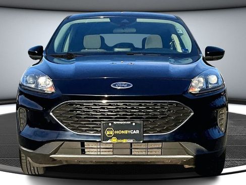 Used 2021 Ford Escape SE image 2
