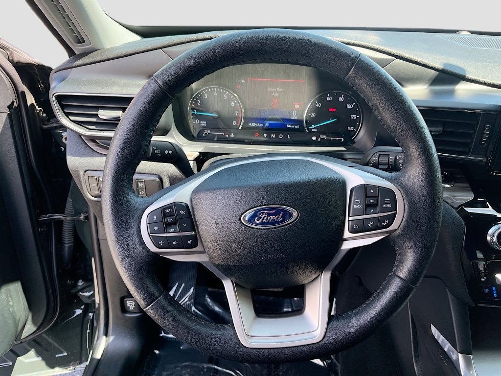 Used 2024 Ford Explorer Limited w/ Equipment Group 301A AWD/4WD image 11