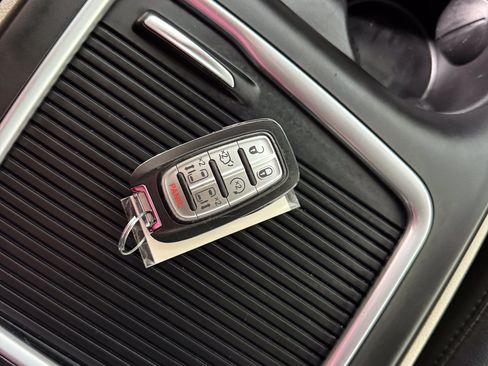 Used 2022 Chrysler Pacifica Touring-L FWD image 19