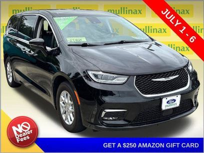 Used 2024 Chrysler Pacifica Touring-L
