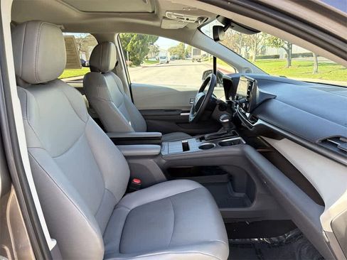 Used 2022 Toyota Sienna XLE w/ XLE Plus Package image 33