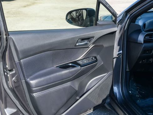 Used 2019 Toyota C-HR XLE FWD image 26