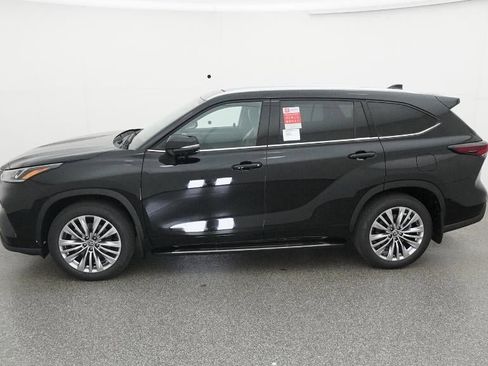 New 2026 Toyota Highlander Platinum image 38