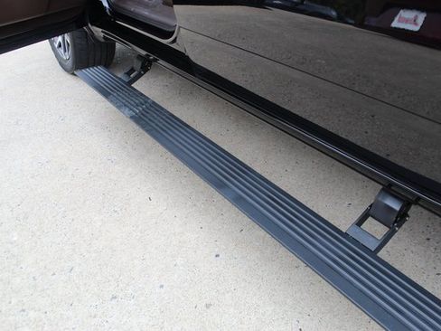 Used 2025 RAM 1500 Laramie w/ Laramie Southwest Edition image 8