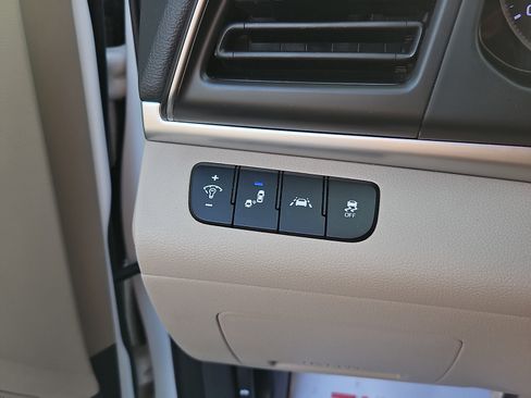 Used 2019 Hyundai Elantra SEL FWD image 26