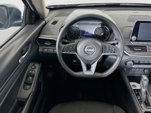 Used 2025 Nissan Altima 2.5 SV FWD image 18
