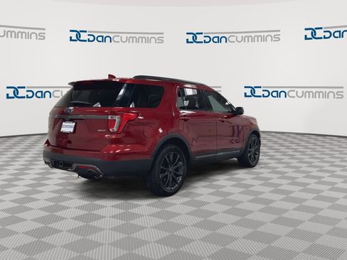 Used 2017 Ford Explorer XLT w/ Equipment Group 202A AWD/4WD image 8