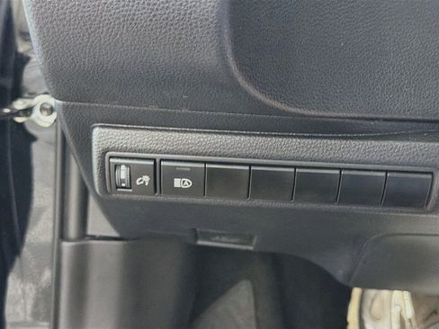 Used 2025 Toyota Corolla LE FWD image 17
