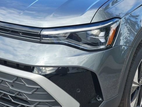 New 2025 Volkswagen Taos SE image 10