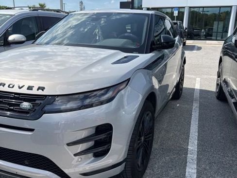Used 2026 Land Rover Range Rover Evoque Dynamic SE AWD/4WD image 2