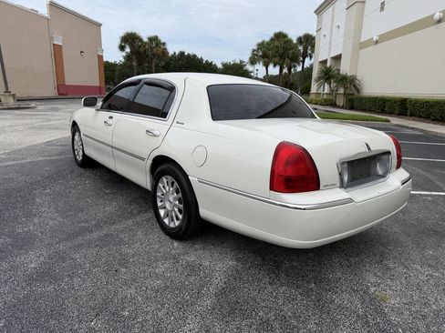 Used 2006 Lincoln Town Car Signature RWD image 6