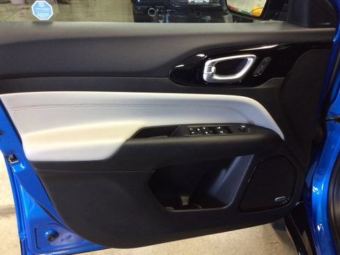 Used 2024 Jeep Compass Limited w/ Elite Group image 12