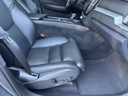 Used 2019 Volvo XC60 T5 Momentum w/ Premium Package AWD/4WD image 30