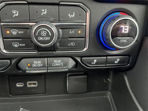 Used 2022 Chevrolet Suburban RST image 42