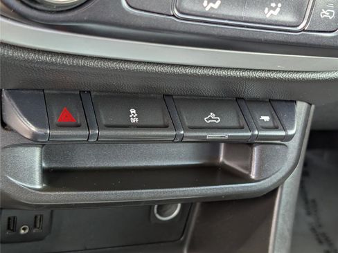 Used 2020 Chevrolet Colorado LT RWD image 23