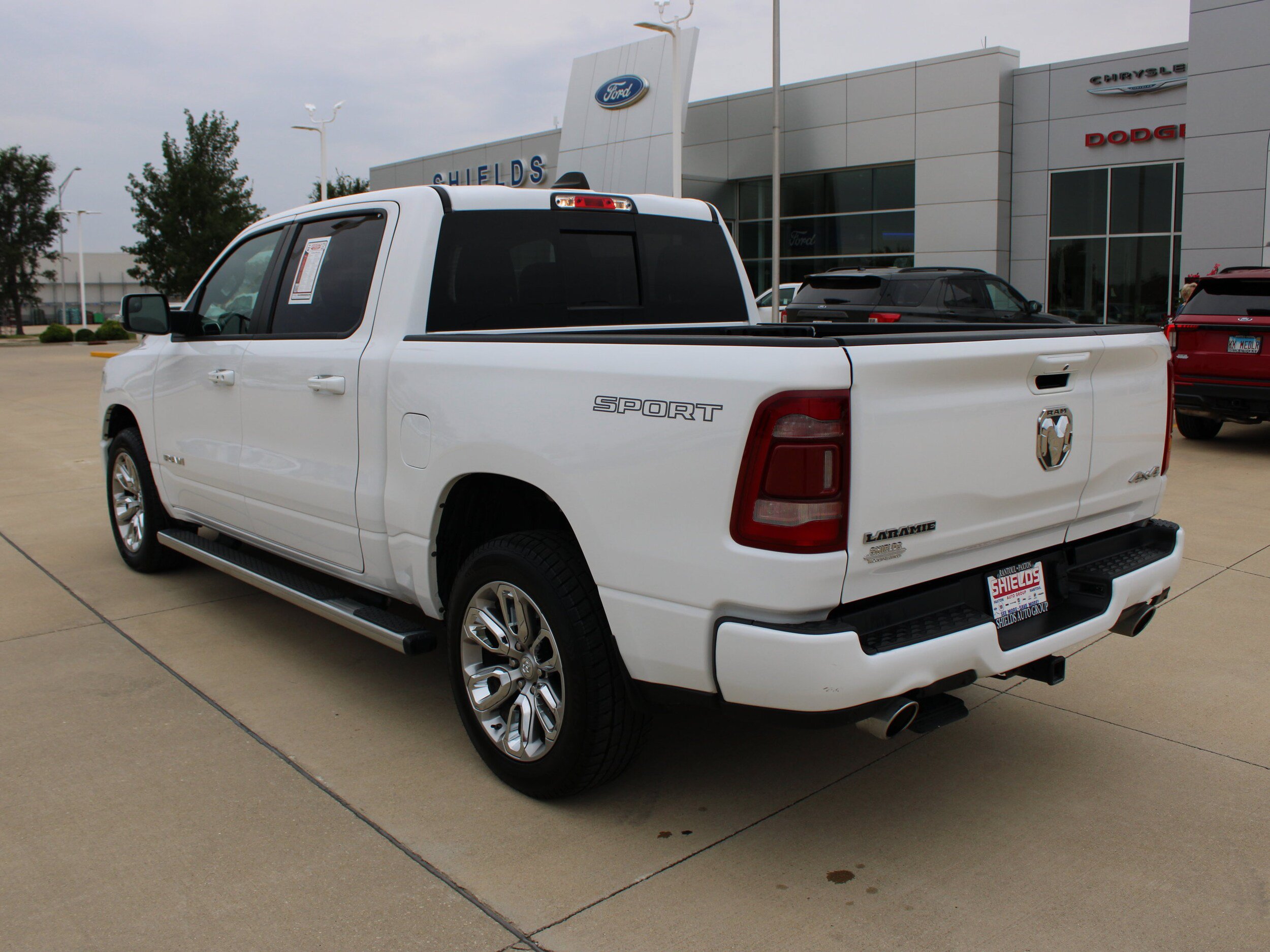 Used 2023 RAM 1500 Laramie AWD/4WD image 4