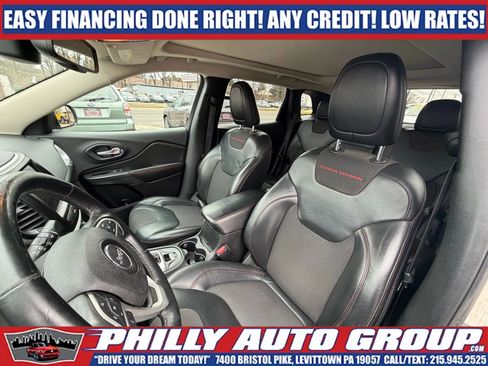 Used 2016 Jeep Cherokee Trailhawk w/ Comfort & Convenience Group AWD/4WD image 10