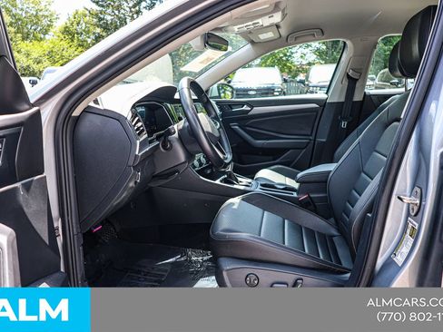 Used 2024 Volkswagen Jetta SE FWD image 18